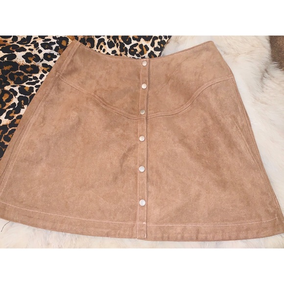 Brandy Two Piece Set: Skirt&Top in Tan Size Sm - Picture 4 of 6